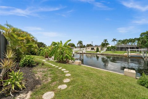 House in Cape Coral, Florida 2 bedrooms, 118.45 sq.m. № 2208843 - photo 26