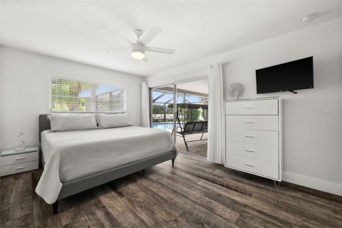 House in Cape Coral, Florida 2 bedrooms, 118.45 sq.m. № 2208843 - photo 16