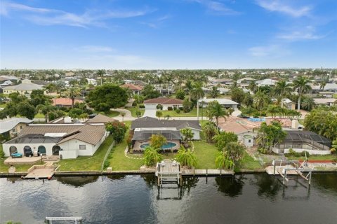 House in Cape Coral, Florida 2 bedrooms, 118.45 sq.m. № 2208843 - photo 29