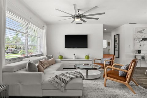 House in Cape Coral, Florida 2 bedrooms, 118.45 sq.m. № 2208843 - photo 14