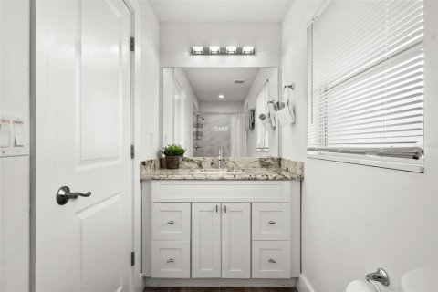 House in Cape Coral, Florida 2 bedrooms, 118.45 sq.m. № 2208843 - photo 19