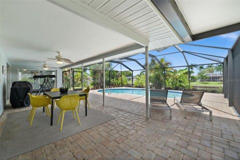 House in Cape Coral, Florida 2 bedrooms, 118.45 sq.m. № 2208843 - photo 23