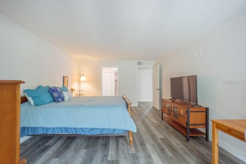 Condo in Bradenton, Florida, 2 bedrooms № 2096523 - photo 28
