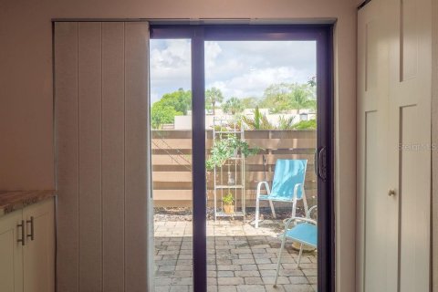 Condo in Bradenton, Florida, 2 bedrooms № 2096523 - photo 12