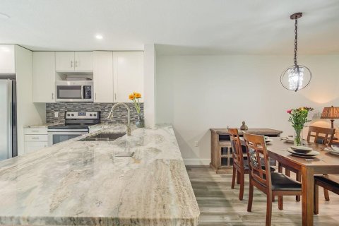Condo in Bradenton, Florida, 2 bedrooms № 2096523 - photo 11