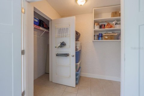 Condo in Bradenton, Florida, 2 bedrooms № 2096523 - photo 24