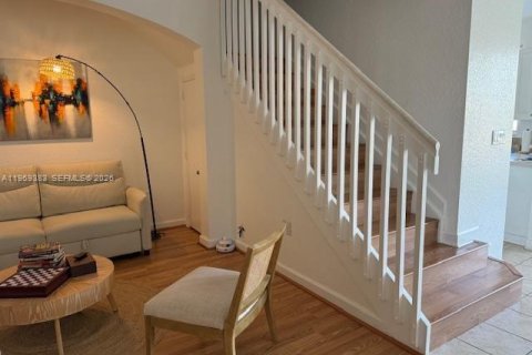 Townhouse in Miami, Florida 4 bedrooms, 194.72 sq.m. № 2030200 - photo 3