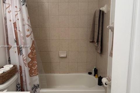 Townhouse in Miami, Florida 4 bedrooms, 194.72 sq.m. № 2030200 - photo 12