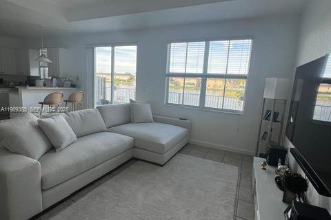 Townhouse in Miami, Florida 4 bedrooms, 194.72 sq.m. № 2030200 - photo 5