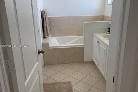 Townhouse in Miami, Florida 4 bedrooms, 194.72 sq.m. № 2030200 - photo 10