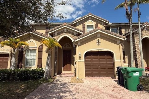 Adosado en Miami, Florida 4 dormitorios, 194.72 m2 № 2030200