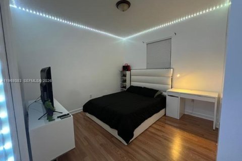 Townhouse in Miami, Florida 4 bedrooms, 194.72 sq.m. № 2030200 - photo 9