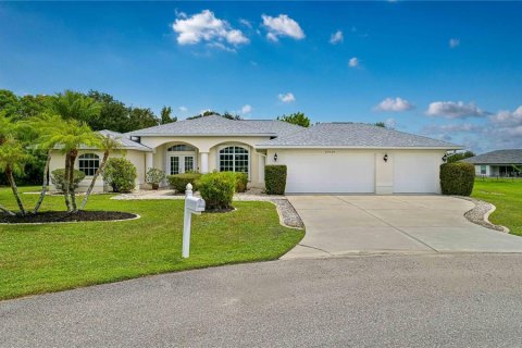 House in Punta Gorda, Florida 4 bedrooms, 235.14 sq.m. № 2324906