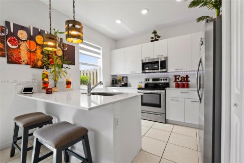 Touwnhouse à vendre à Miami, Floride: 3 chambres, 123.65 m2 № 1978006 - photo 6