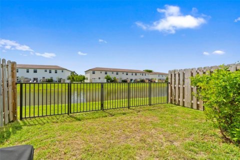 Touwnhouse à vendre à Miami, Floride: 3 chambres, 123.65 m2 № 1978006 - photo 10