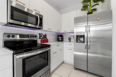 Touwnhouse à vendre à Miami, Floride: 3 chambres, 123.65 m2 № 1978006 - photo 8