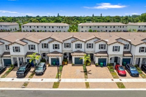Touwnhouse à vendre à Miami, Floride: 3 chambres, 123.65 m2 № 1978006 - photo 25