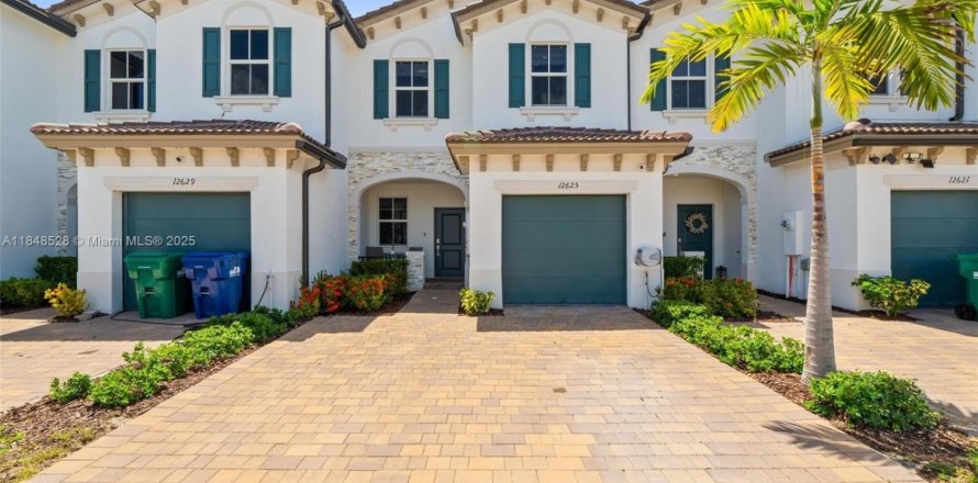 Touwnhouse à Miami, Floride 3 chambres, 123.65 m2 № 1978006