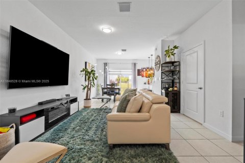 Touwnhouse à vendre à Miami, Floride: 3 chambres, 123.65 m2 № 1978006 - photo 28