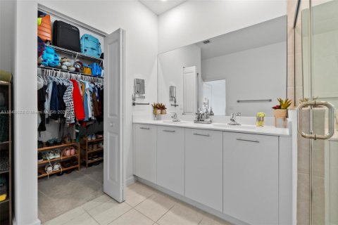 Touwnhouse à vendre à Miami, Floride: 3 chambres, 123.65 m2 № 1978006 - photo 17