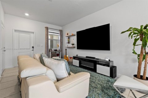 Touwnhouse à vendre à Miami, Floride: 3 chambres, 123.65 m2 № 1978006 - photo 29