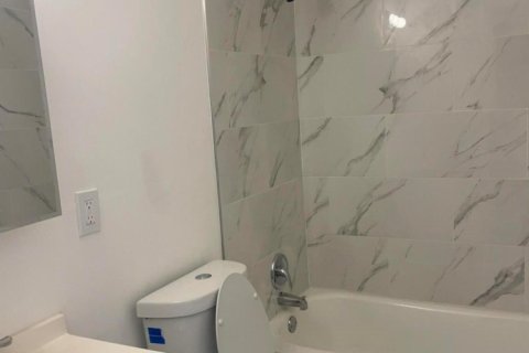 Condo in West Palm Beach, Florida, 2 bedrooms  № 1223535 - photo 1