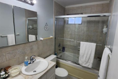 Condo in Fort Lauderdale, Florida, 2 bedrooms  № 2082121 - photo 10
