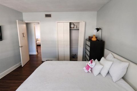 Condo in Fort Lauderdale, Florida, 2 bedrooms  № 2082121 - photo 22