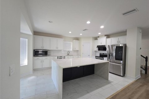 House in Tampa, Florida 4 bedrooms, 229.1 sq.m. № 2222143 - photo 12