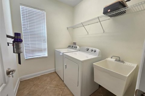 House in Tampa, Florida 4 bedrooms, 229.1 sq.m. № 2222143 - photo 23