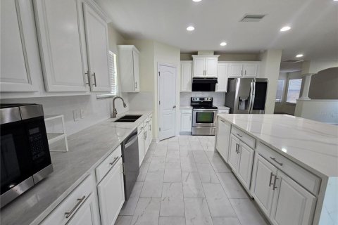 House in Tampa, Florida 4 bedrooms, 229.1 sq.m. № 2222143 - photo 14