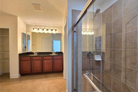 House in Tampa, Florida 4 bedrooms, 229.1 sq.m. № 2222143 - photo 29