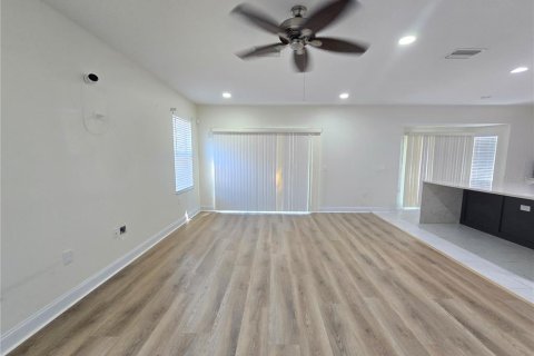 House in Tampa, Florida 4 bedrooms, 229.1 sq.m. № 2222143 - photo 20