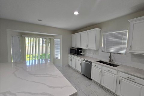 House in Tampa, Florida 4 bedrooms, 229.1 sq.m. № 2222143 - photo 18