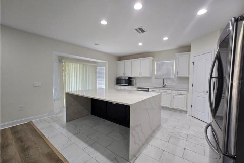 House in Tampa, Florida 4 bedrooms, 229.1 sq.m. № 2222143 - photo 11