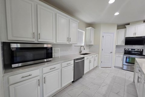 House in Tampa, Florida 4 bedrooms, 229.1 sq.m. № 2222143 - photo 15