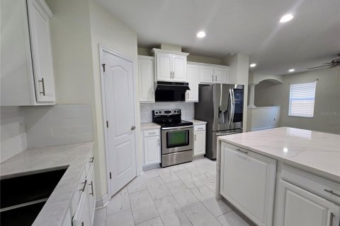 House in Tampa, Florida 4 bedrooms, 229.1 sq.m. № 2222143 - photo 16