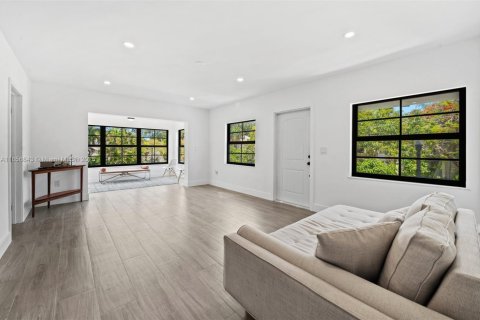 Casa en alquiler en Miami, Florida, 3 dormitorios, 111.48 m2 № 1882136 - foto 2