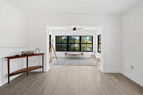 Casa en alquiler en Miami, Florida, 3 dormitorios, 111.48 m2 № 1882136 - foto 4