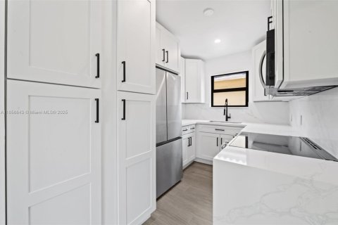 Casa en alquiler en Miami, Florida, 3 dormitorios, 111.48 m2 № 1882136 - foto 9