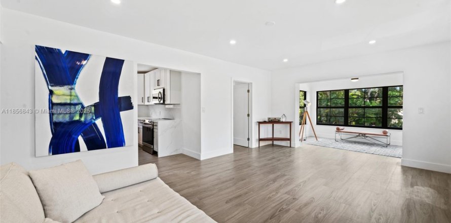 Villa ou maison à Miami, Floride 3 chambres, 111.48 m2 № 1882136