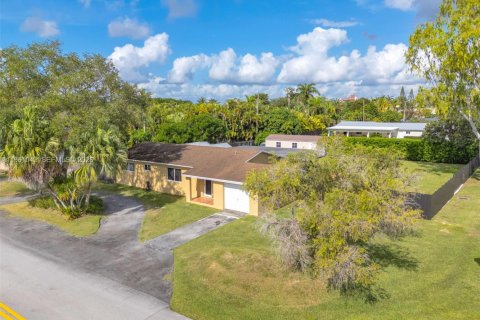 Villa ou maison à vendre à Miami, Floride: 3 chambres, 122.26 m2 № 2024874 - photo 2