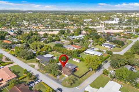 Villa ou maison à vendre à Miami, Floride: 3 chambres, 122.26 m2 № 2024874 - photo 24