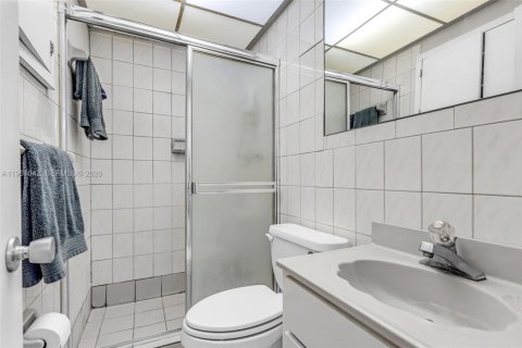 Villa ou maison à vendre à Miami, Floride: 3 chambres, 122.26 m2 № 2024874 - photo 16