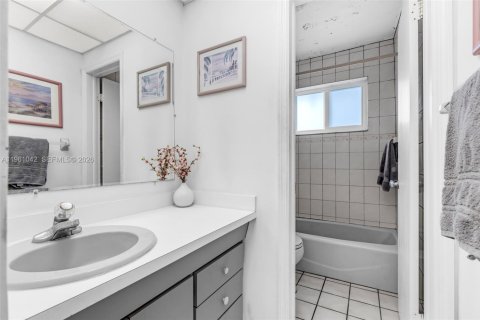 Villa ou maison à vendre à Miami, Floride: 3 chambres, 122.26 m2 № 2024874 - photo 19