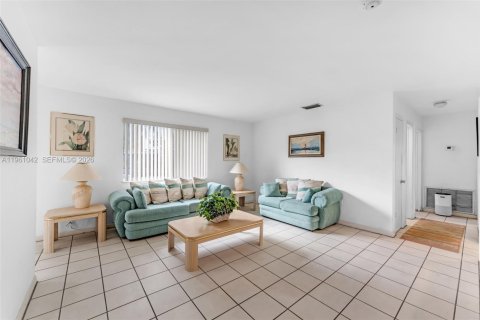 Villa ou maison à vendre à Miami, Floride: 3 chambres, 122.26 m2 № 2024874 - photo 7