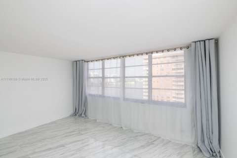 Condominio en venta en Sunny Isles Beach, Florida, 55.28 m2 № 2028273 - foto 8