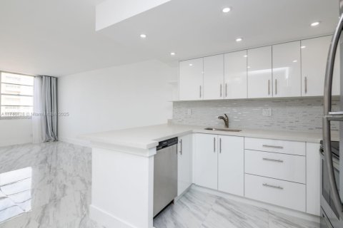 Condominio en venta en Sunny Isles Beach, Florida, 55.28 m2 № 2028273 - foto 13