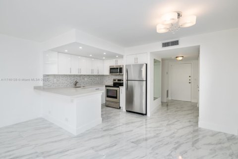 Condominio en venta en Sunny Isles Beach, Florida, 55.28 m2 № 2028273 - foto 14