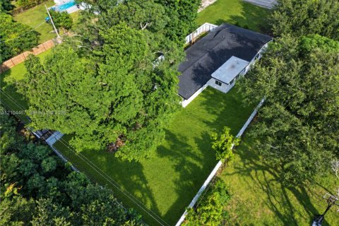Villa ou maison à vendre à Miramar, Floride: 4 chambres, 192.77 m2 № 2414236 - photo 2